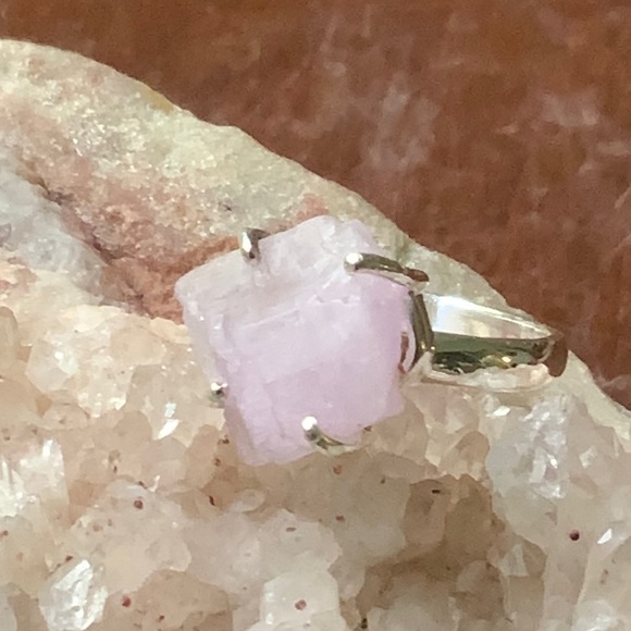 Shellys Boutique Jewelry - NATURAL ROUGH RAW KUNZITE 925 STERLING SILVER RING, SIZE 8.5